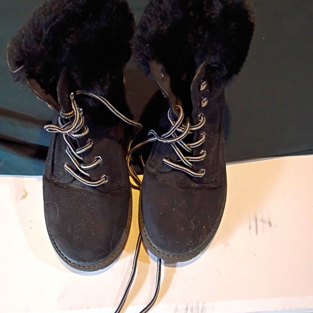 Rock & Candy Women’s Black Faux Fur Lined Lace-Up Ankle Bootie US 8.5
